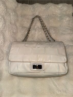 CHANEL White Quilted Chain-Strap Shoulder Bag